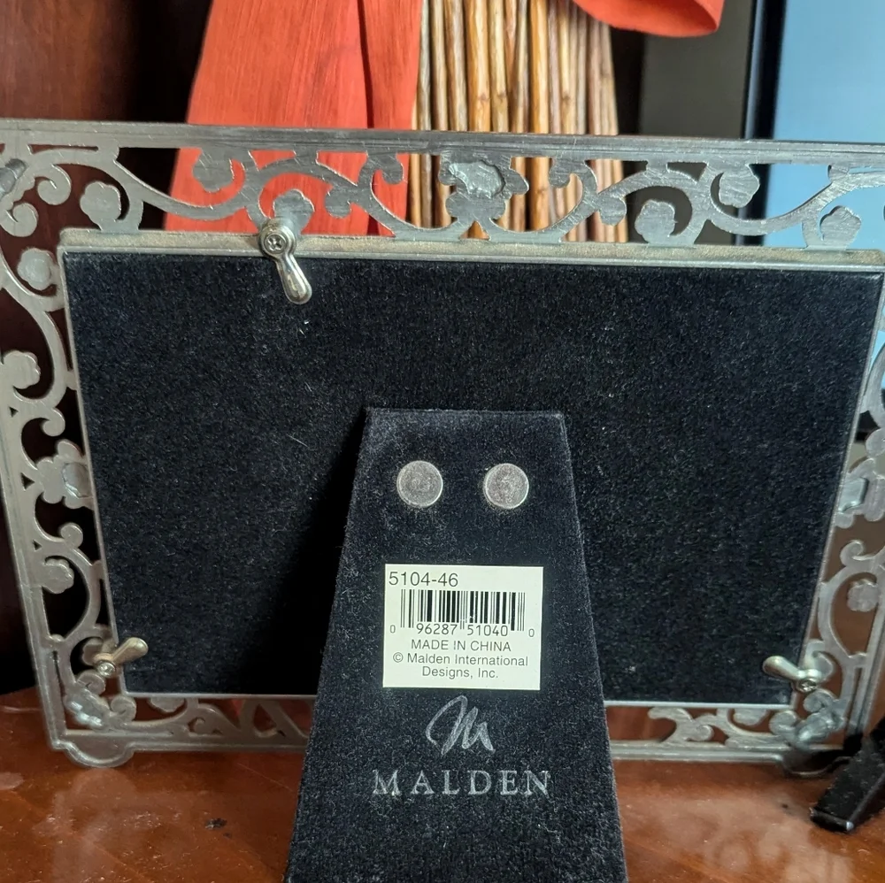 NWOT Malden Pewter Floral 'Sisters' Photo Frame (6 X 4)